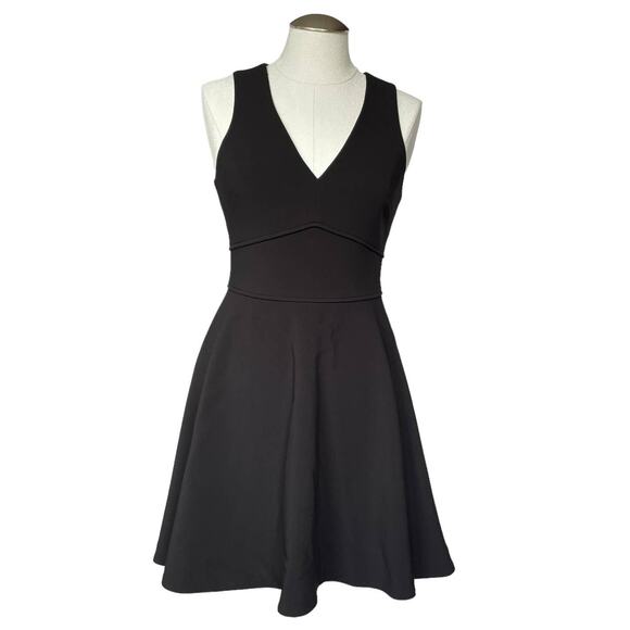 Likely Dresses & Skirts - Likely Women's Bunker Dress 2 Black V-Neck Fit‎ & Flare Sleeveless Mini Skater